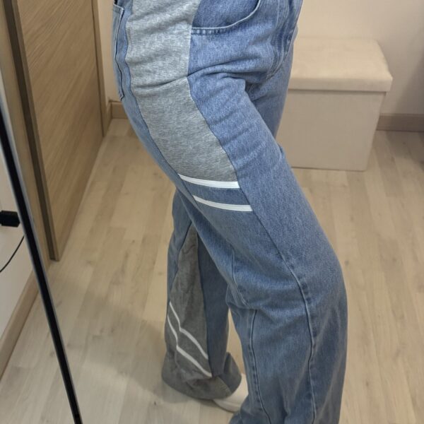 Jeans con particolare grigio laterale