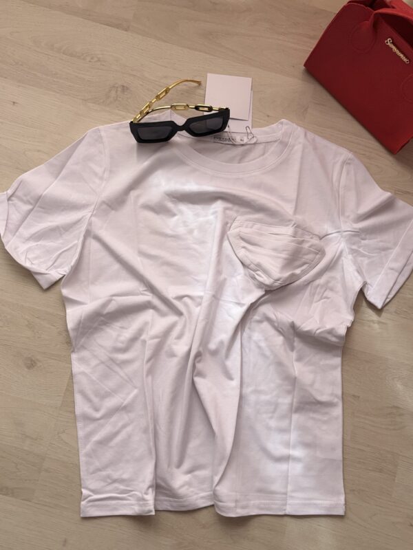 T-shirt con taschino - immagine 6