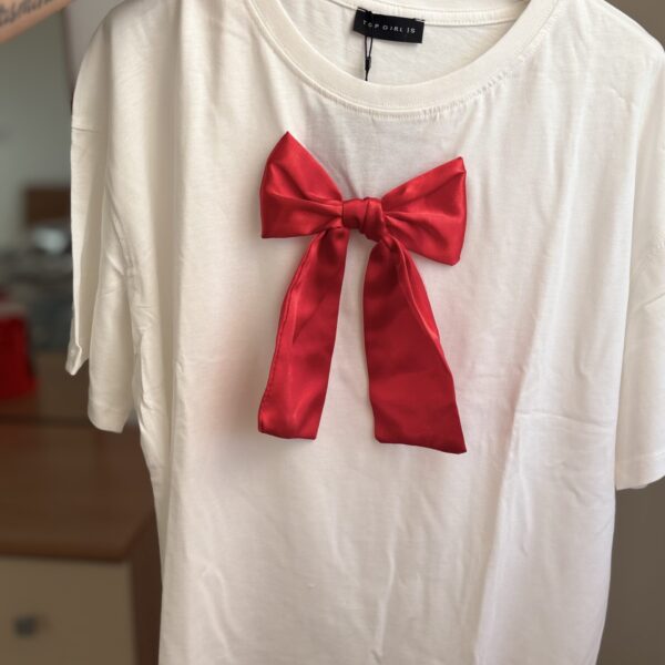 T-shirt fiocco rosso 3D
