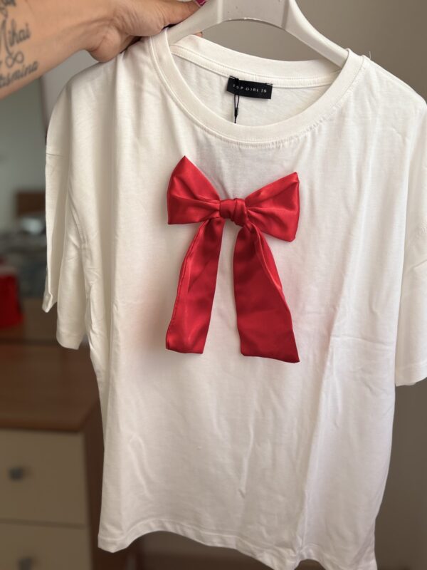T-shirt fiocco rosso 3D