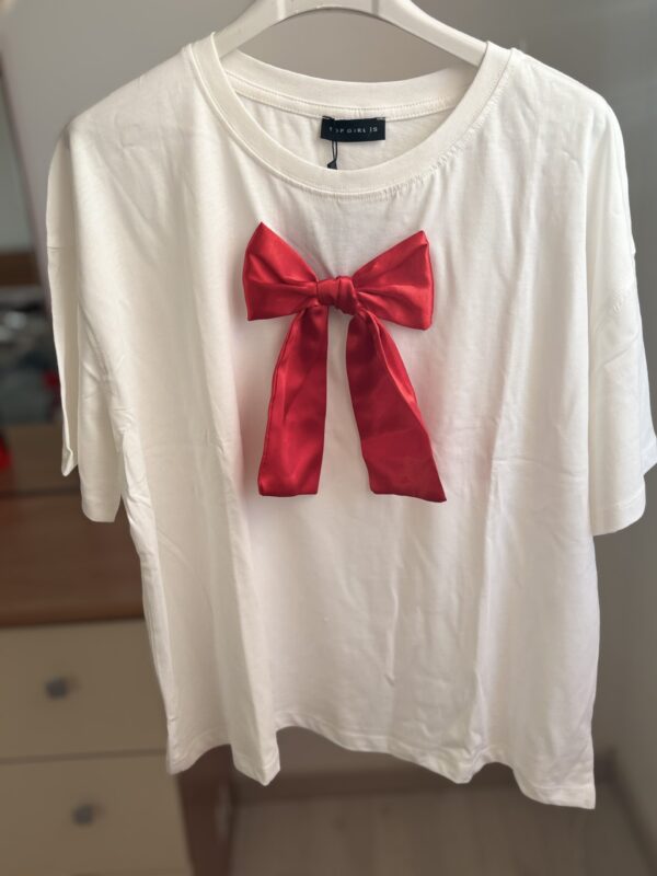 T-shirt fiocco rosso 3D - immagine 2